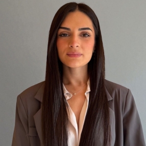 Alice, Babysitter a Olbia