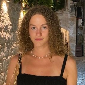 SOFIA, Babysitter in Rosà