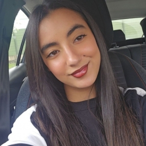 Donya, Babysitter a Mozzate