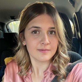 Virginia , Babysitter in Imperia