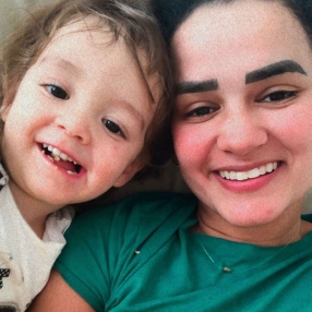 Elaine, Babysitter a Barasso