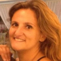 Simona baby sitter a Aci Castello