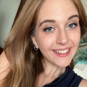 Paola, Babysitter a Santa Venerina