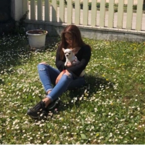 Yasmine, Babysitter a Curtatone