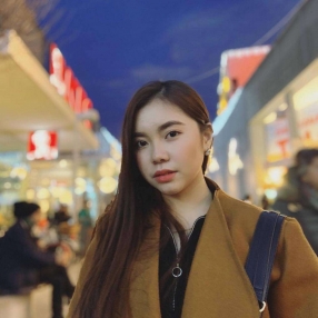 Lora Mei, Babysitter in Pero