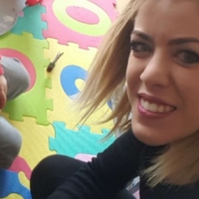 Elisabetta, Babysitter a Napoli