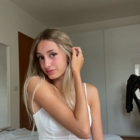 Chiara, Babysitter a Firmano