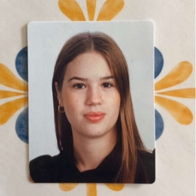 Alessia, Babysitter a Oristano