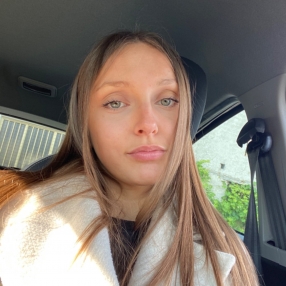 Lisa, Babysitter a Roé