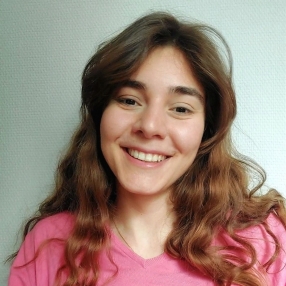 Giulia, Babysitter a Genova