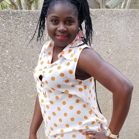 MAKONGUE EBELLE, Babysitter a Marche