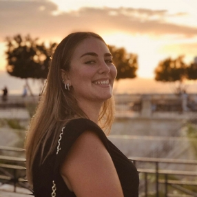 Ilenia, Babysitter a Sardegna