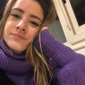 Lorena , Babysitter a Portici