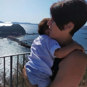 Alessia, Babysitter a Parete
