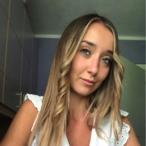 Nicole, Babysitter a Paratico
