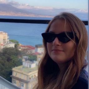 Anna, Babysitter a Volla