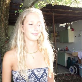 Elisa, Babysitter a Laives