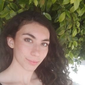 Desiré, Babysitter in Comun nuovo