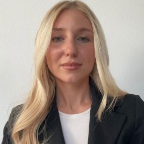 Giulia, Babysitter a Altedo