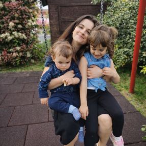 Cristina, Family in Caserana