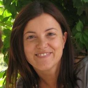 Vania, Famiglia a Piacenza
