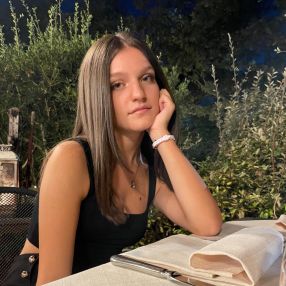 Chiara, Babysitter a Provincia di Ferrara