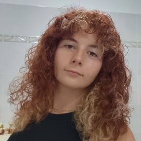 Karole, Babysitter a Angera