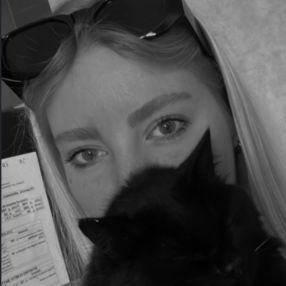 Intrepida, Babysitter a Bedizzole
