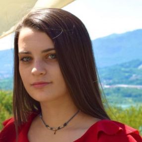 Michela, Babysitter a Malgrate