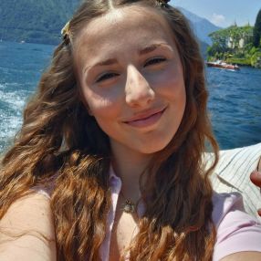 Lara, Babysitter a Barlassina