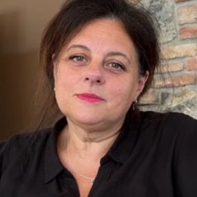 Elena, Babysitter a Lacsolo
