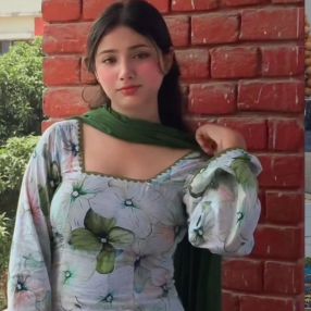 Komal, Babysitter in Piglio