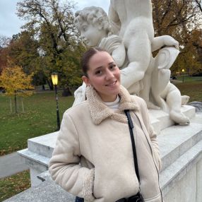 Miriam, Babysitter a Carmagnola