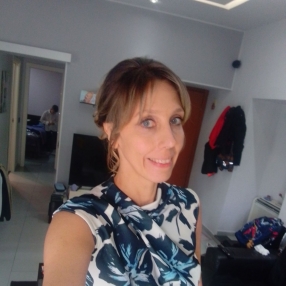 Neli, Babysitter in Aragona