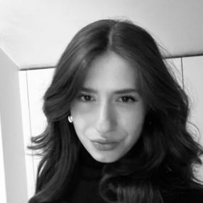 Hellen, Babysitter in Calvenzano