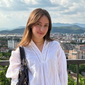 Augustina, Babysitter a Borgosatollo