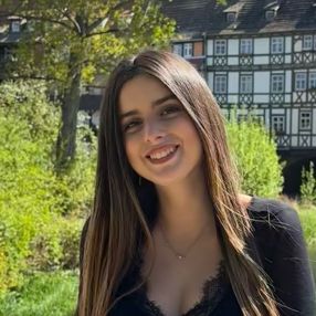 Rebecca, Babysitter a Provincia di Modena