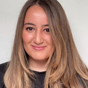 Elena, Babysitter a Piacenza