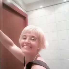 Enza, Babysitter a Riposto