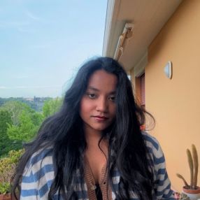 Juhi, Babysitter a Montespertoli