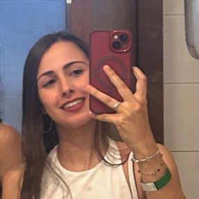 Martina, Babysitter a Mede