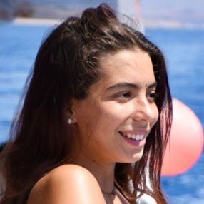 Lucia, Babysitter a Terno D'isola