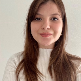 Ester, Babysitter a Cagliari
