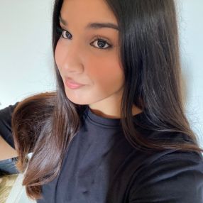 Pakeeza, Babysitter a Adro
