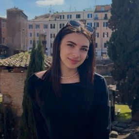 Giulia, Babysitter a Porcari