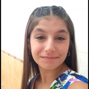 Serena, Babysitter a Aci Sant'antonio