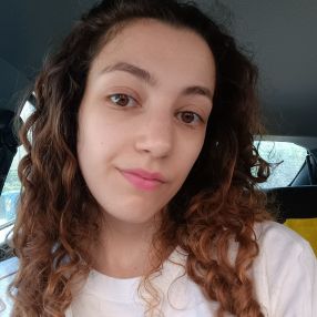 Valentina, Babysitter a Volta mantovana