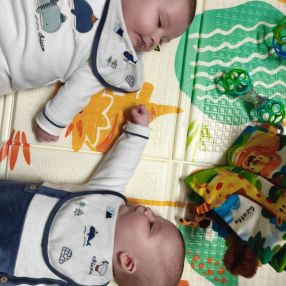Giada, Famiglia a Pavia
