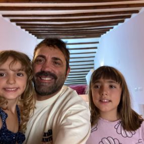 Carlos, Famiglia a Forlì