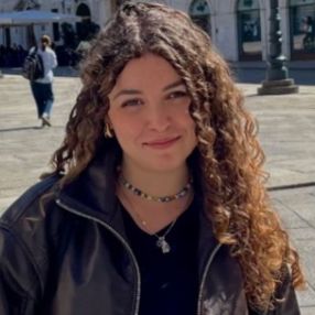 Lucia, Babysitter a Lipomo